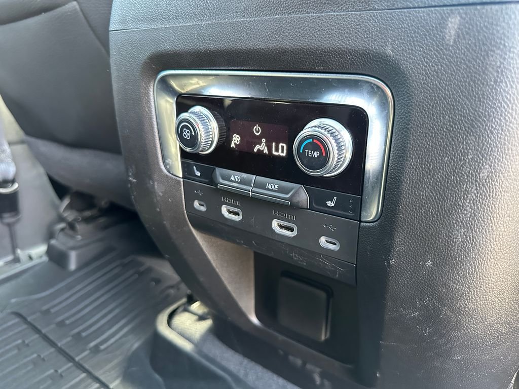 Used 2021 White GMC Denali image 28