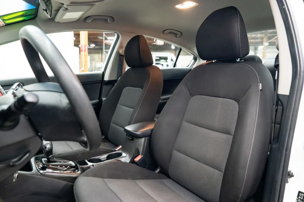 Used 2017 White Kia LX image 19