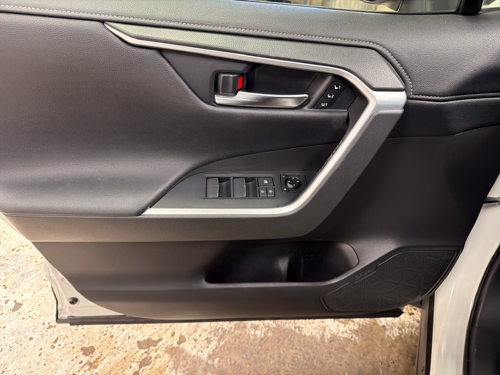 Certified Used 2020 White Toyota Limited image 16