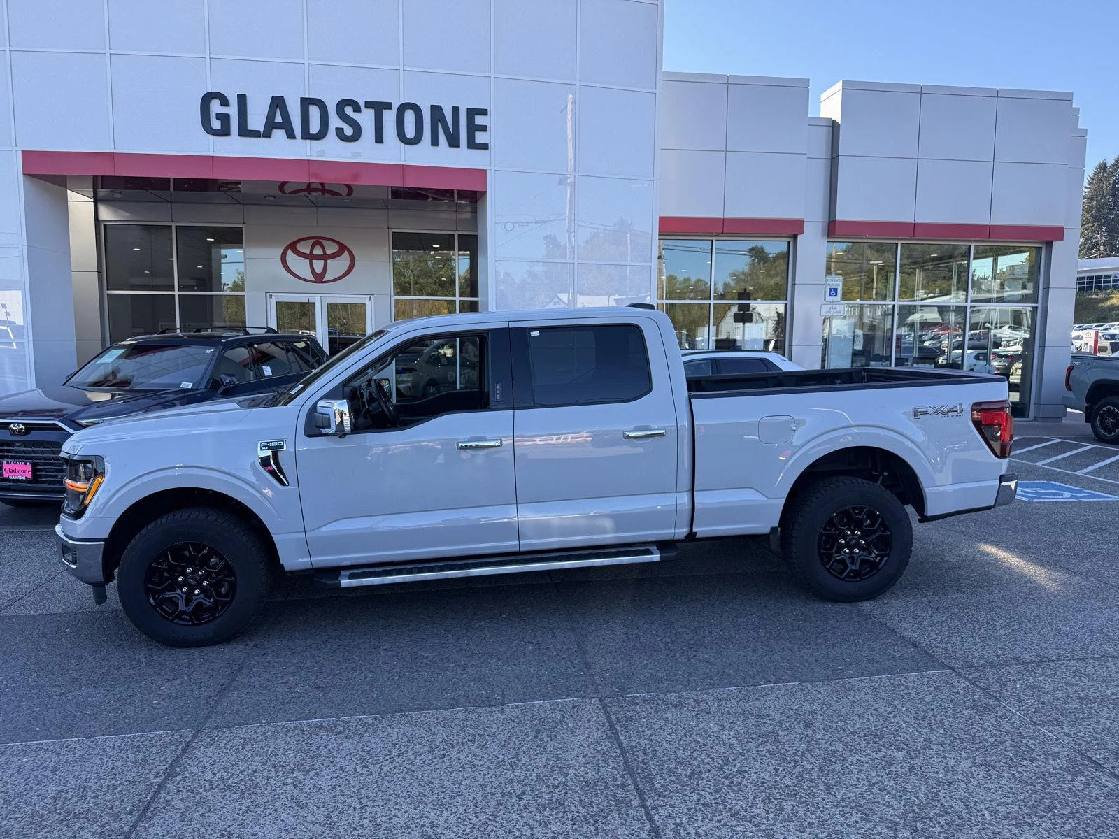 Used 2024 Avalanche Ford XLT image 2