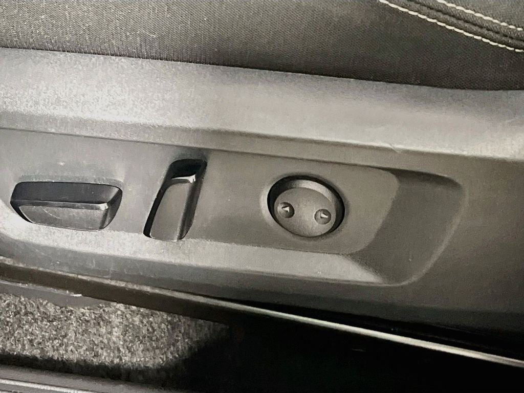 2025 Nissan Rogue SV - Photo 13