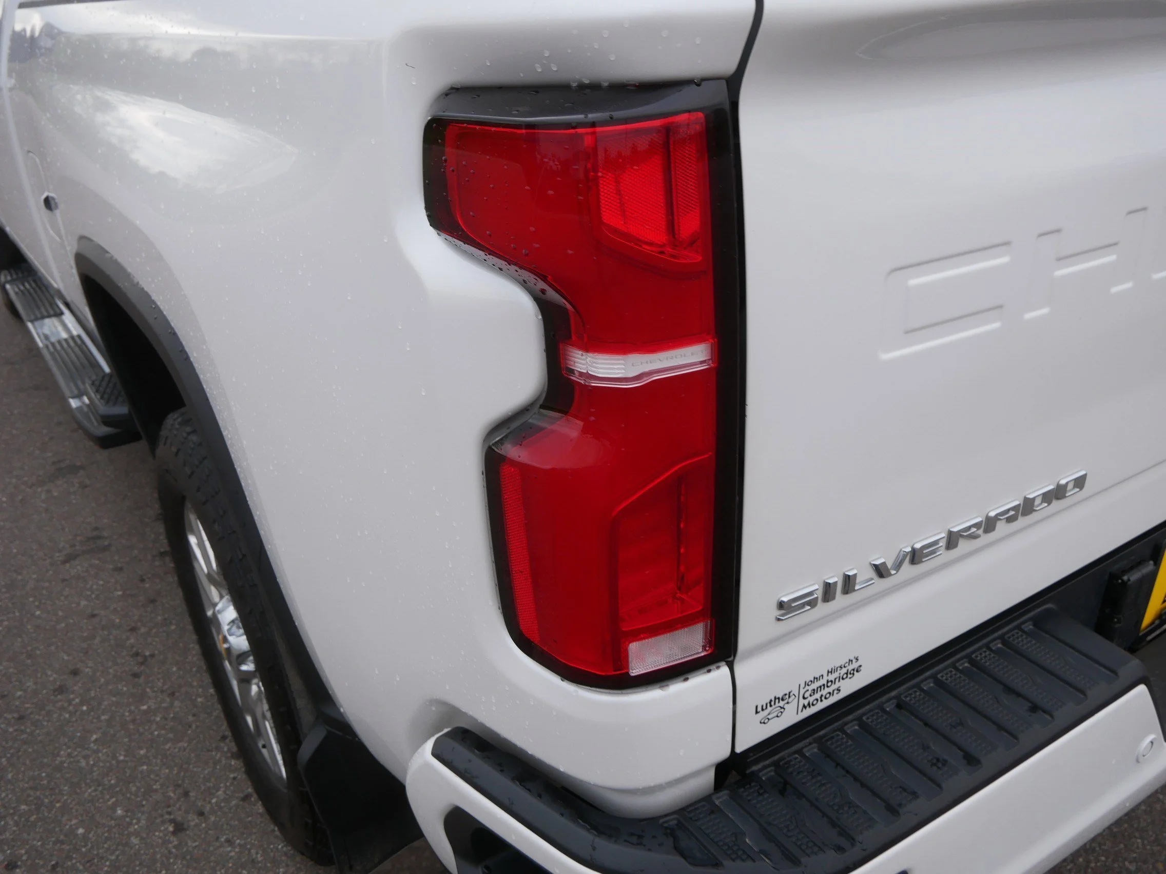Used 2025 Iridescent Pearl Tricoat Chevrolet High Country image 19