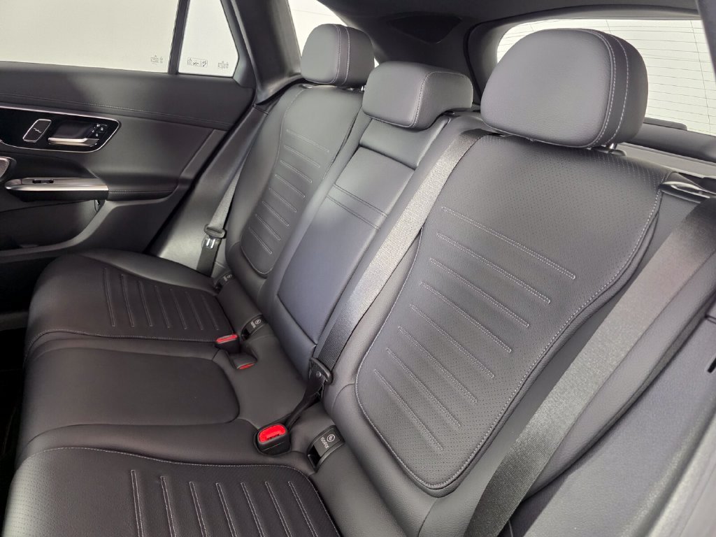 Used 2024 Silver Mercedes-Benz GLC 300 image 16