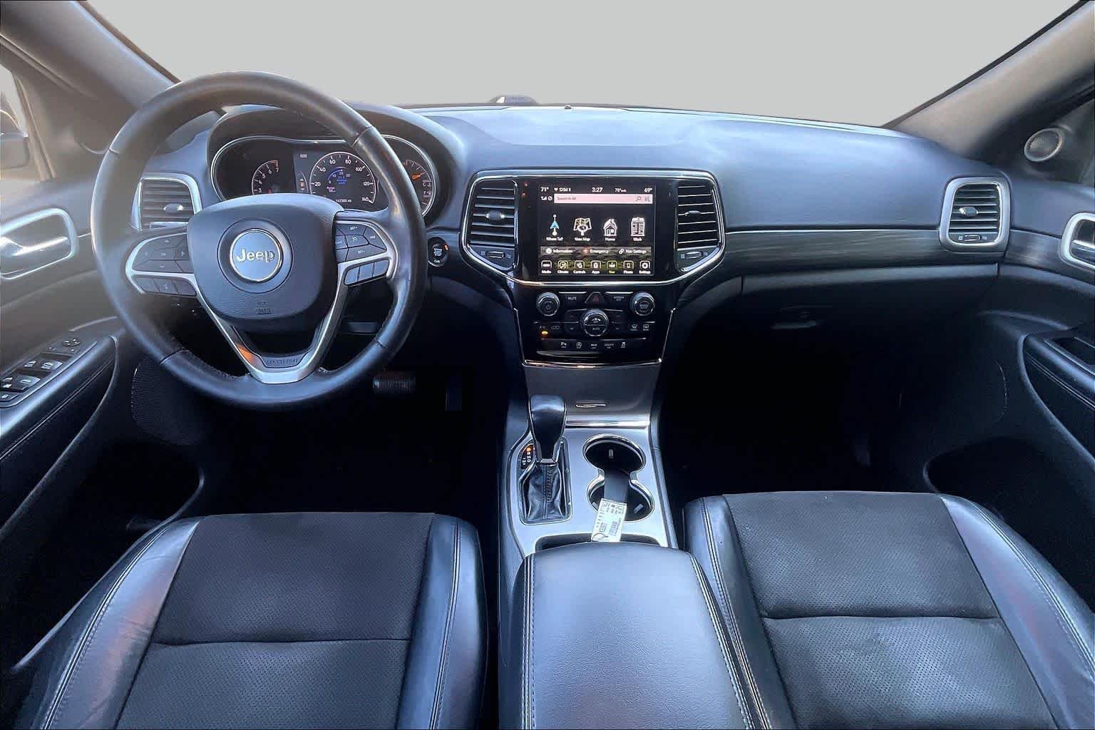 Used 2021 Diamond Black Crystal Pearlcoat Jeep Laredo X image 14