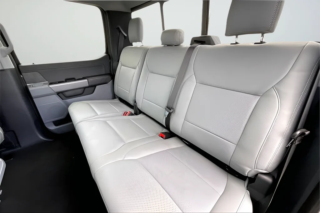 Used 2024 Gray Ford XLT image 19