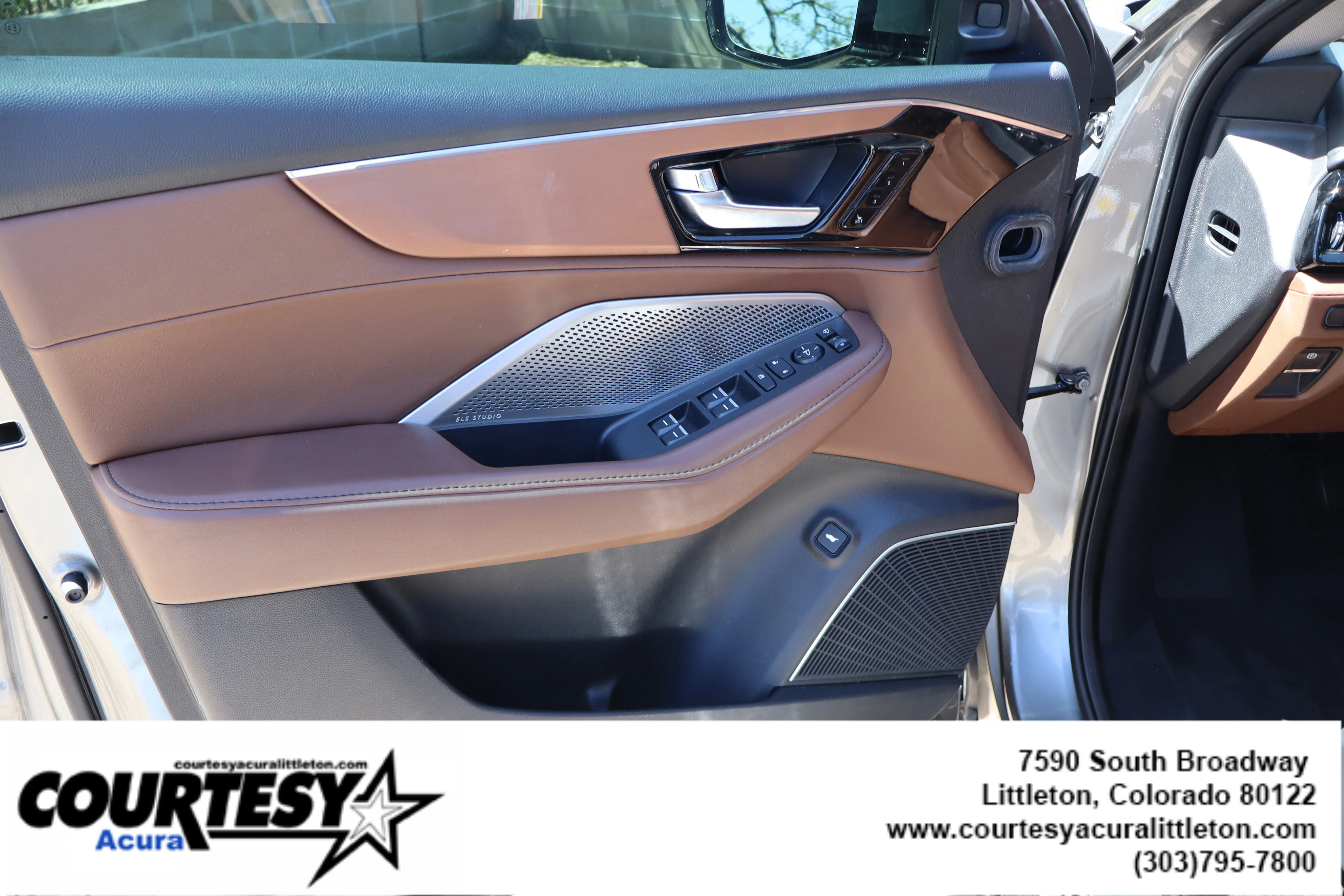 Used 2024 Liquid Carbon Metallic Acura SH-AWD TECH image 25