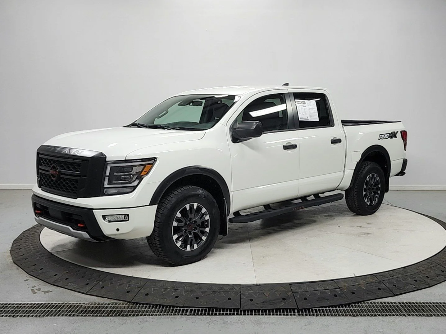 Used 2023 White Nissan PRO-4X image 3
