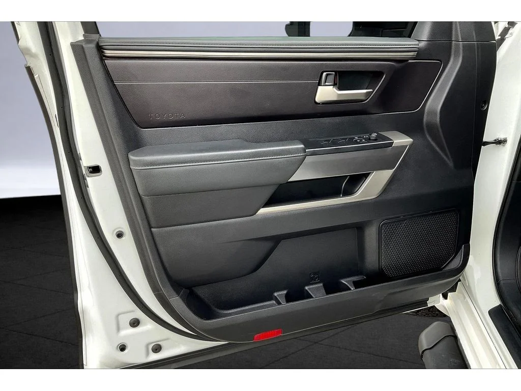 Used 2023 Ice Cap Toyota SR5 image 16