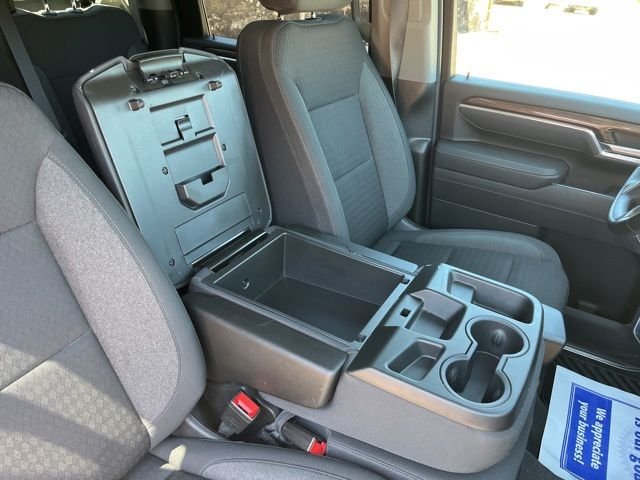 Used 2025 White Chevrolet LT image 25