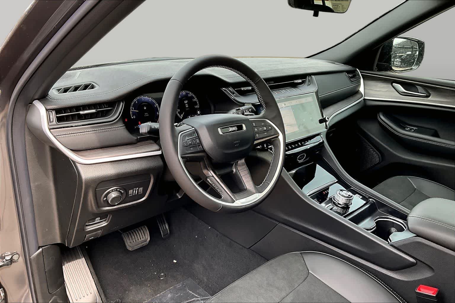 New 2026 Baltic Gray Metallic Clear-Coat Exterior Paint Jeep Laredo Altitude image 9