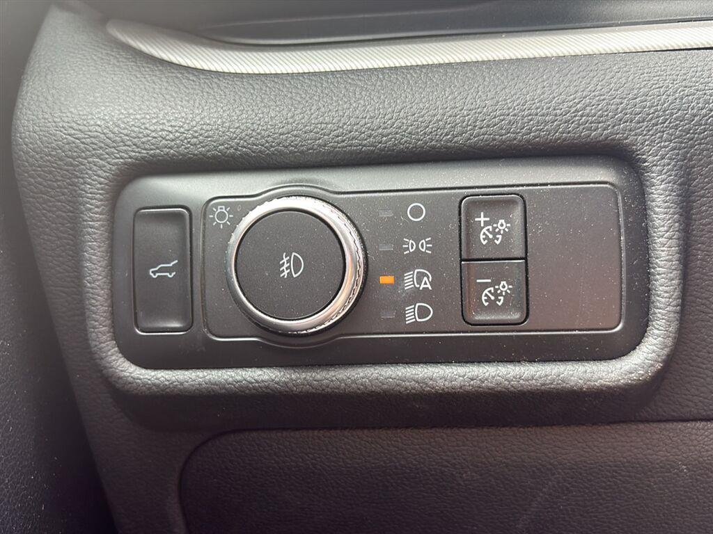 Used 2020 Iconic Silver Ford XLT image 22