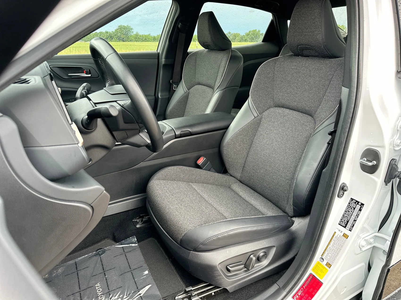 Used 2023 White Toyota XLE image 15