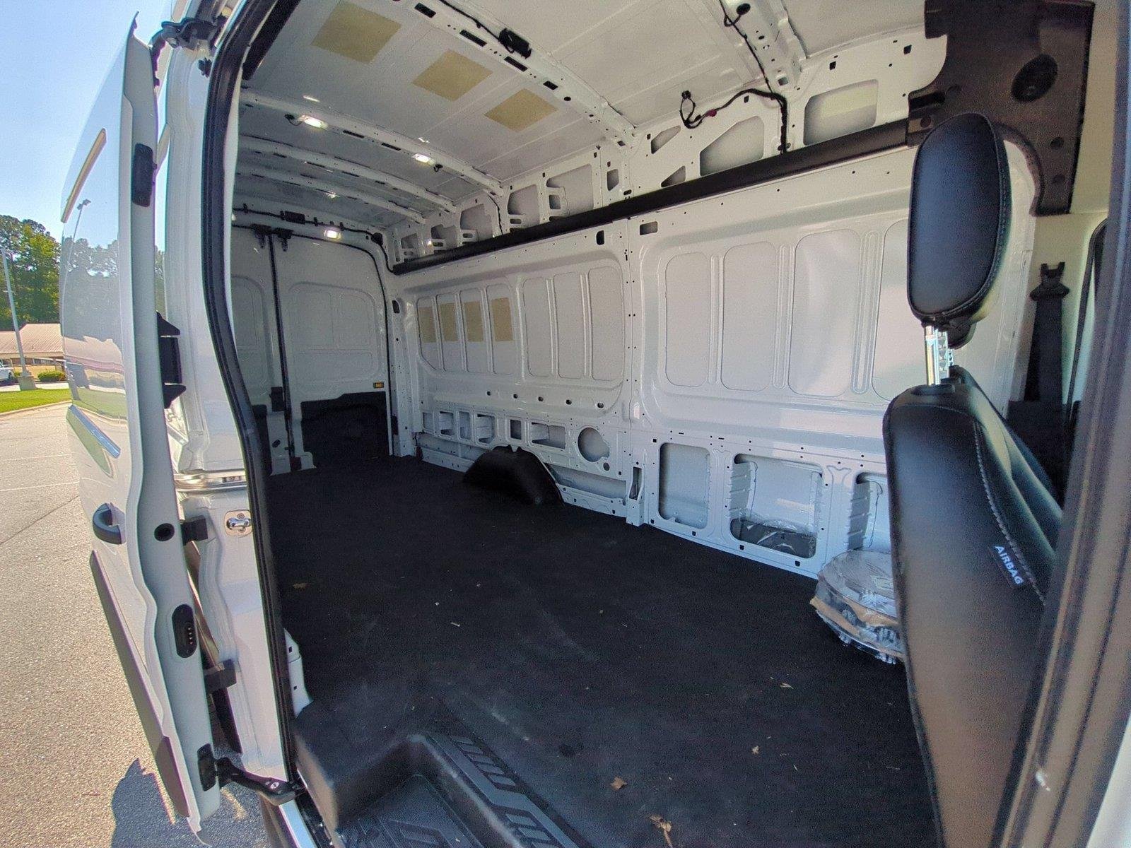 New 2026 Oxford White Ford Cargo Van image 30