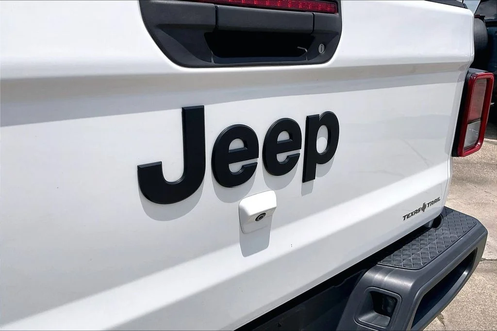 Used 2023 White Jeep Texas Trail image 27