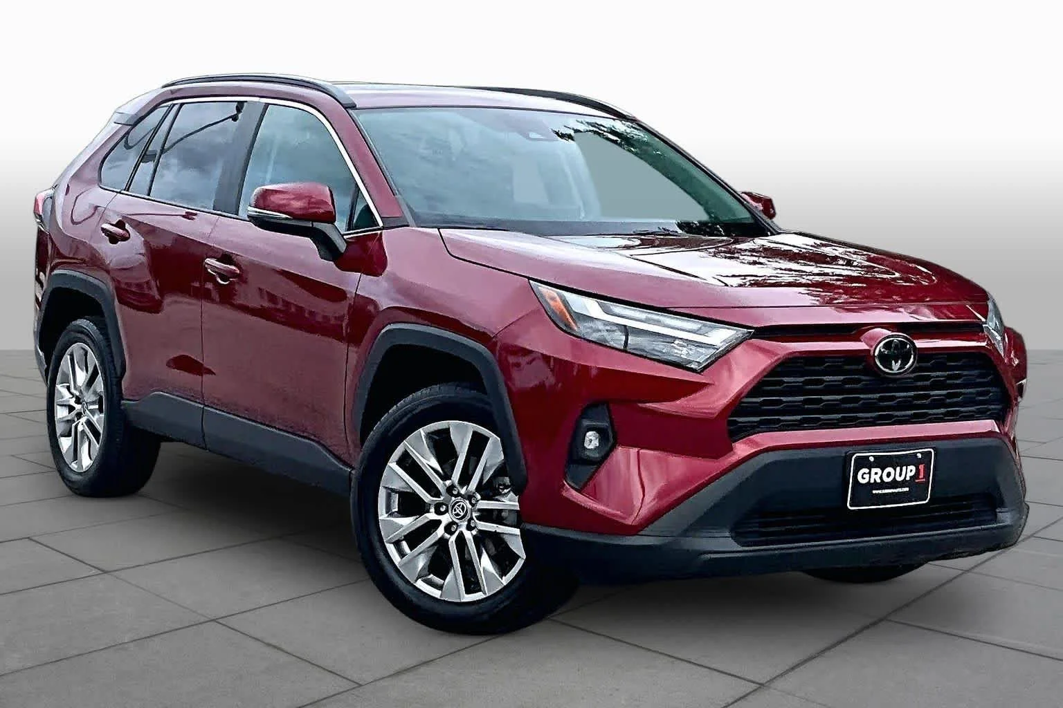 Used 2023 Ruby Flare Pearl Toyota XLE Premium image 3