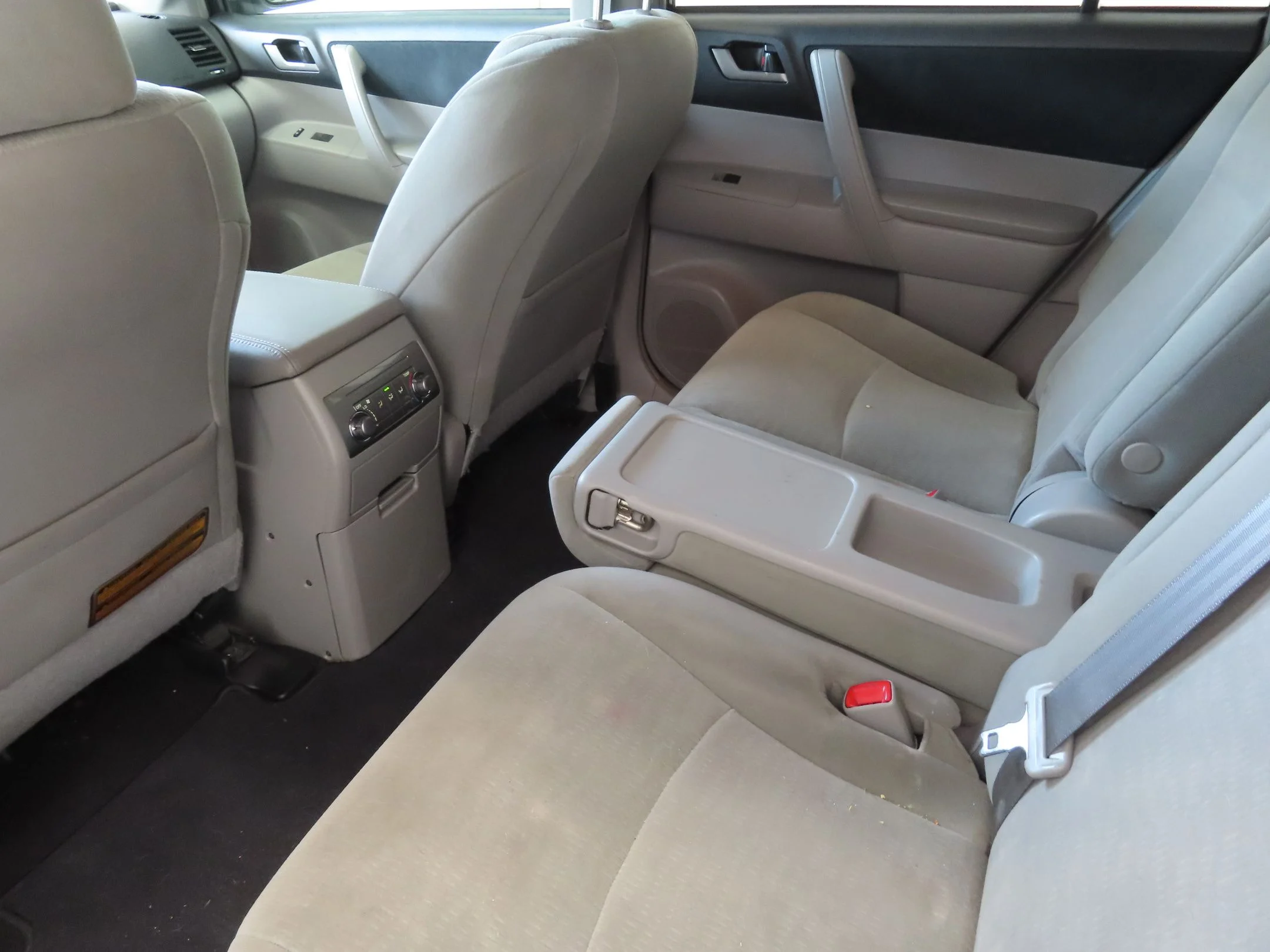 Used 2012 White Toyota Base image 22