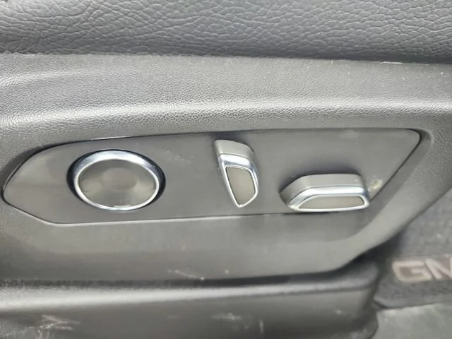 Used 2021 Onyx Black GMC Denali image 48