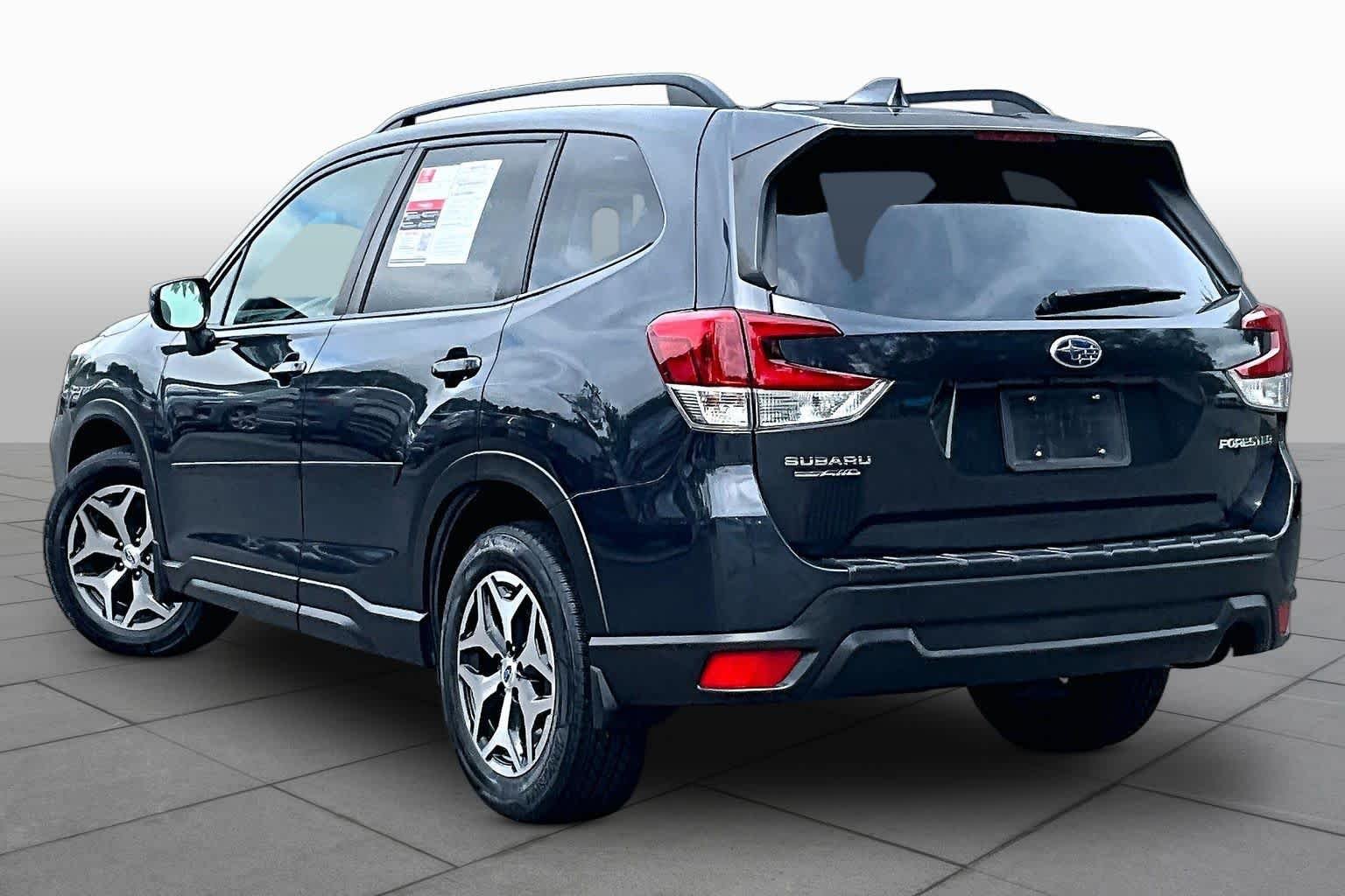 Used 2019 Dark Gray Metallic Subaru Premium image 12
