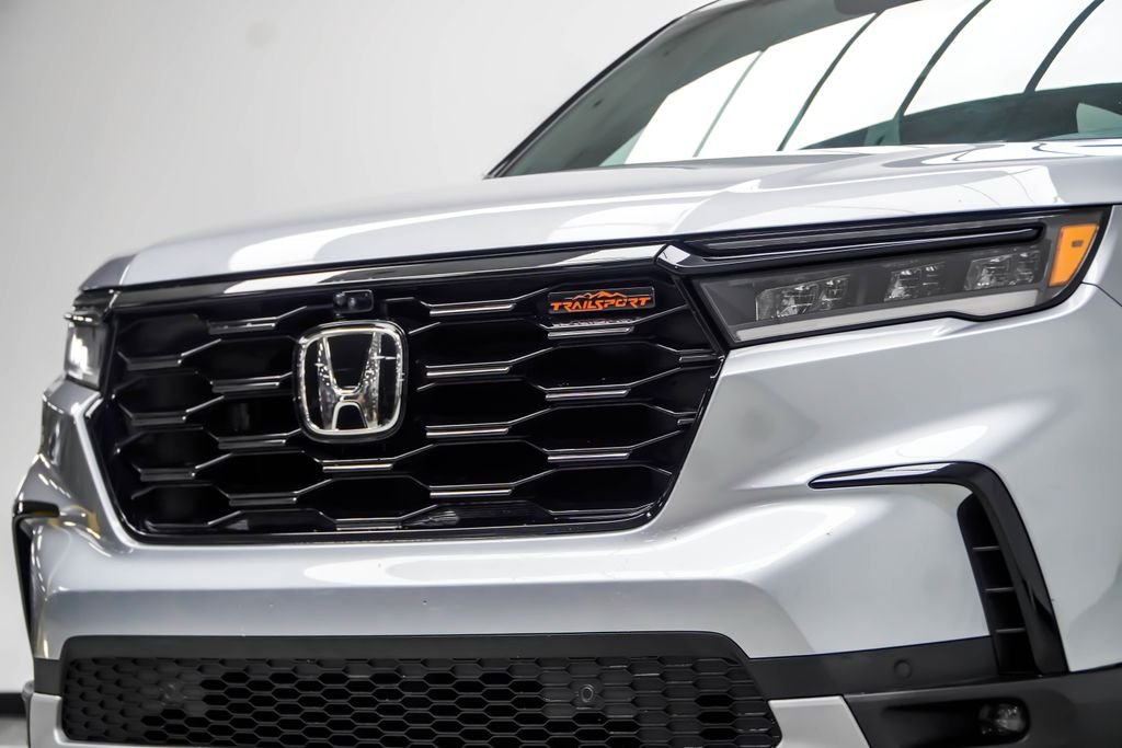 Used 2023 Silver Honda TrailSport image 2