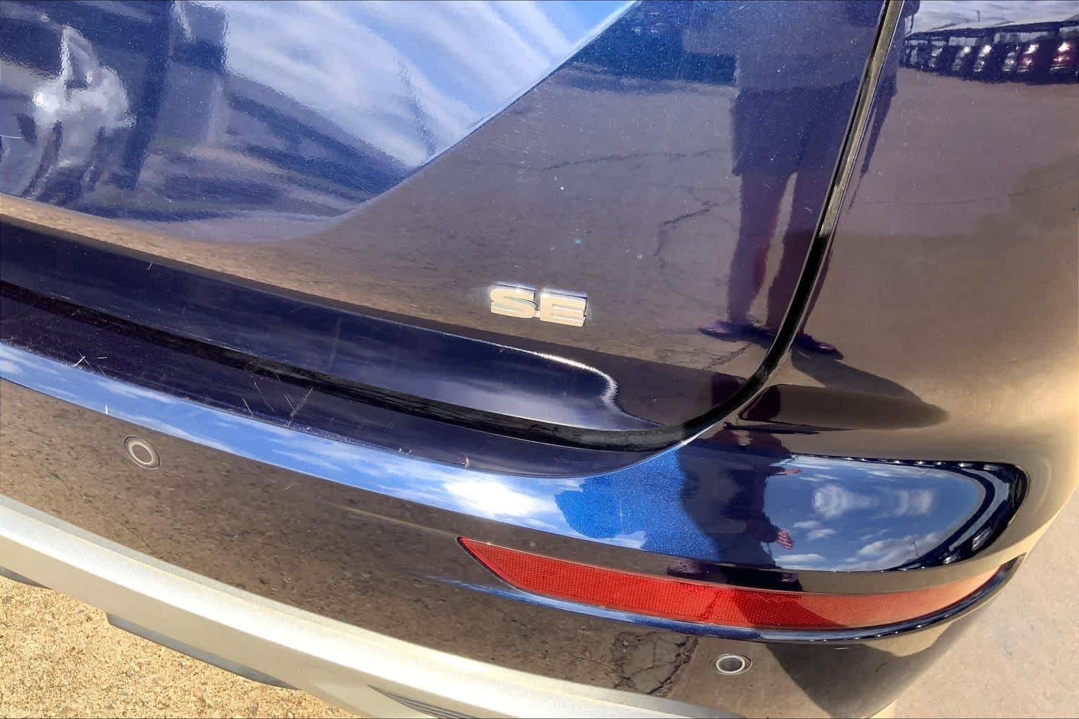 Used 2023 Cosmic Blue Metallic Mitsubishi SE image 10