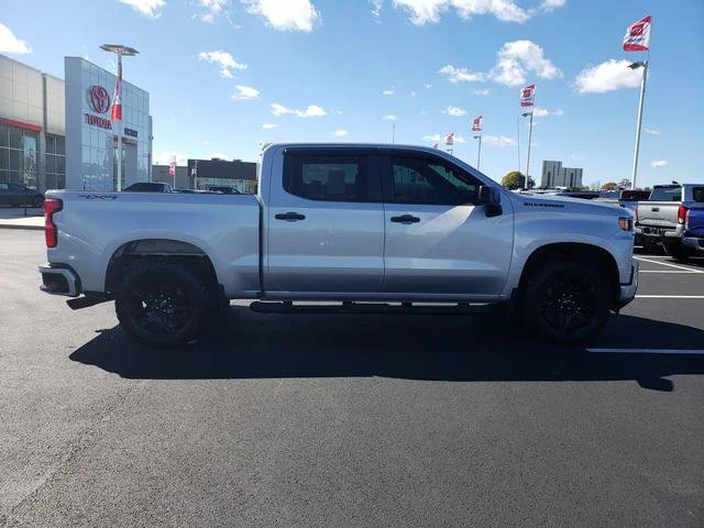 Used 2022 Silver Chevrolet Custom image 4