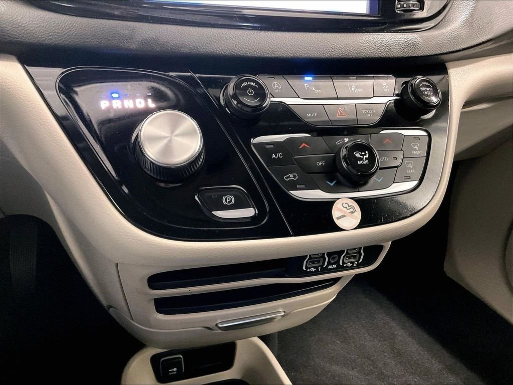 Used 2023 White Chrysler Touring L image 26