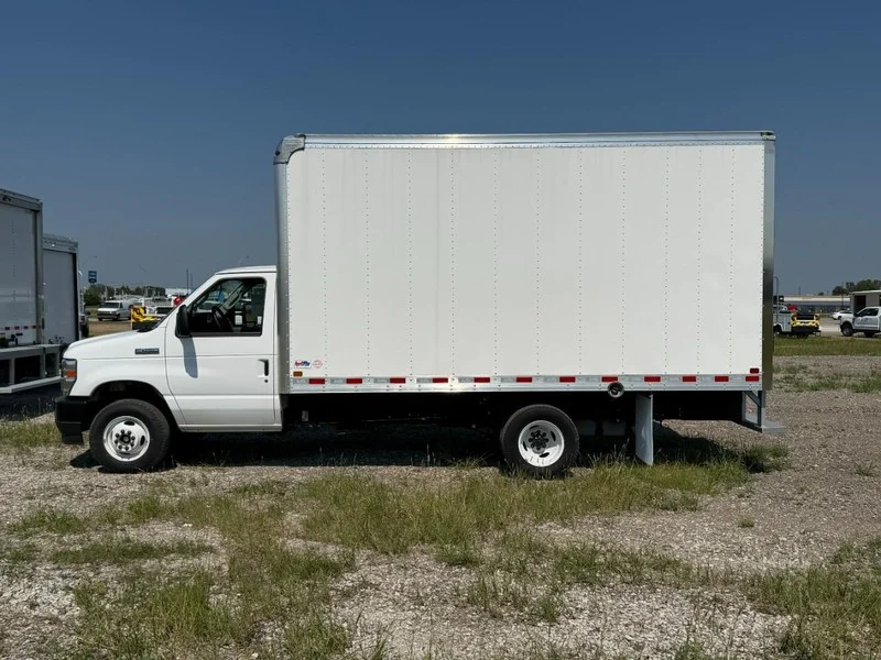 New 2026 Oxford White Ford 15-ft Box image 2