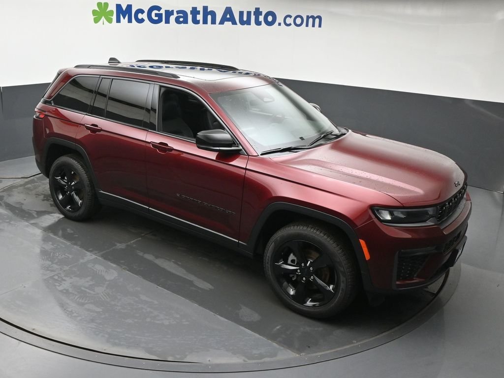 New 2026 Velvet Red Pearl-Coat Exterior Paint Jeep Limited image 3