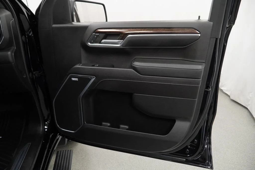 Used 2023 Onyx Black GMC Elevation image 30
