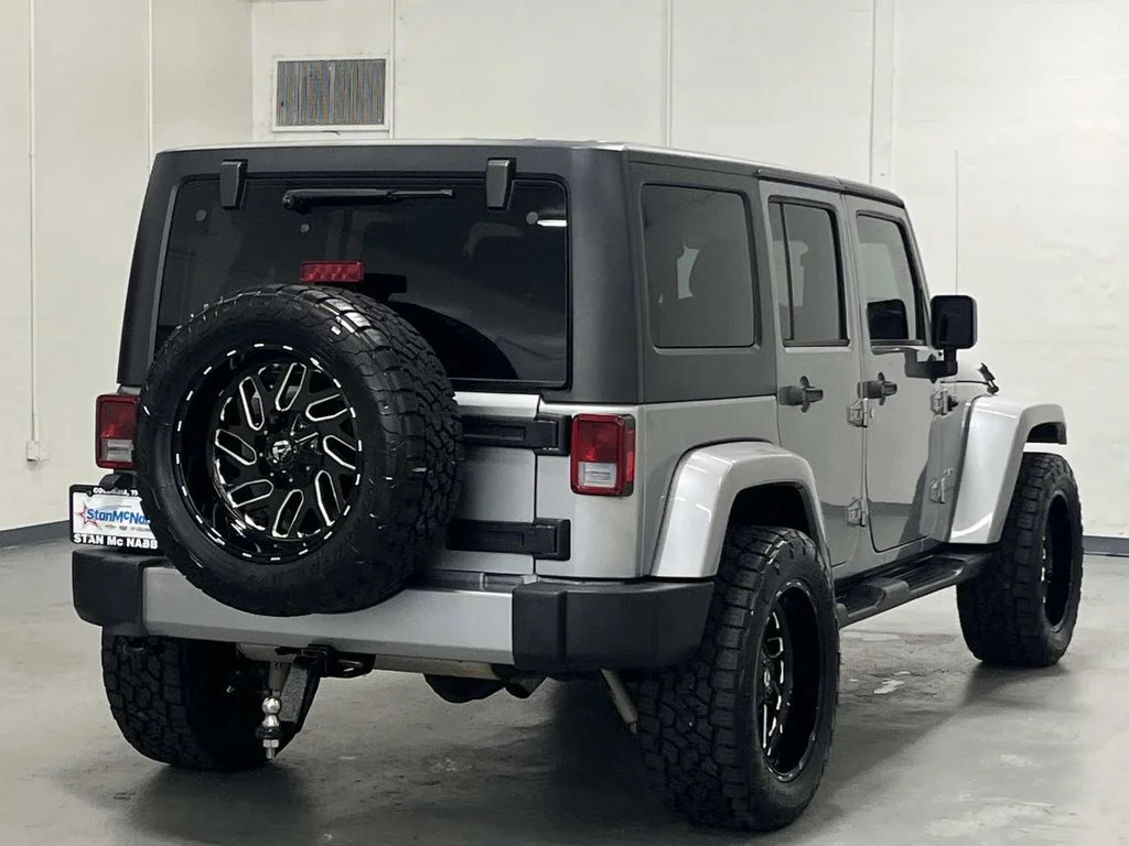 Used 2018 Billet Silver Metallic Clearcoat Jeep Sahara 4WD 3.6L HARD TOP image 8