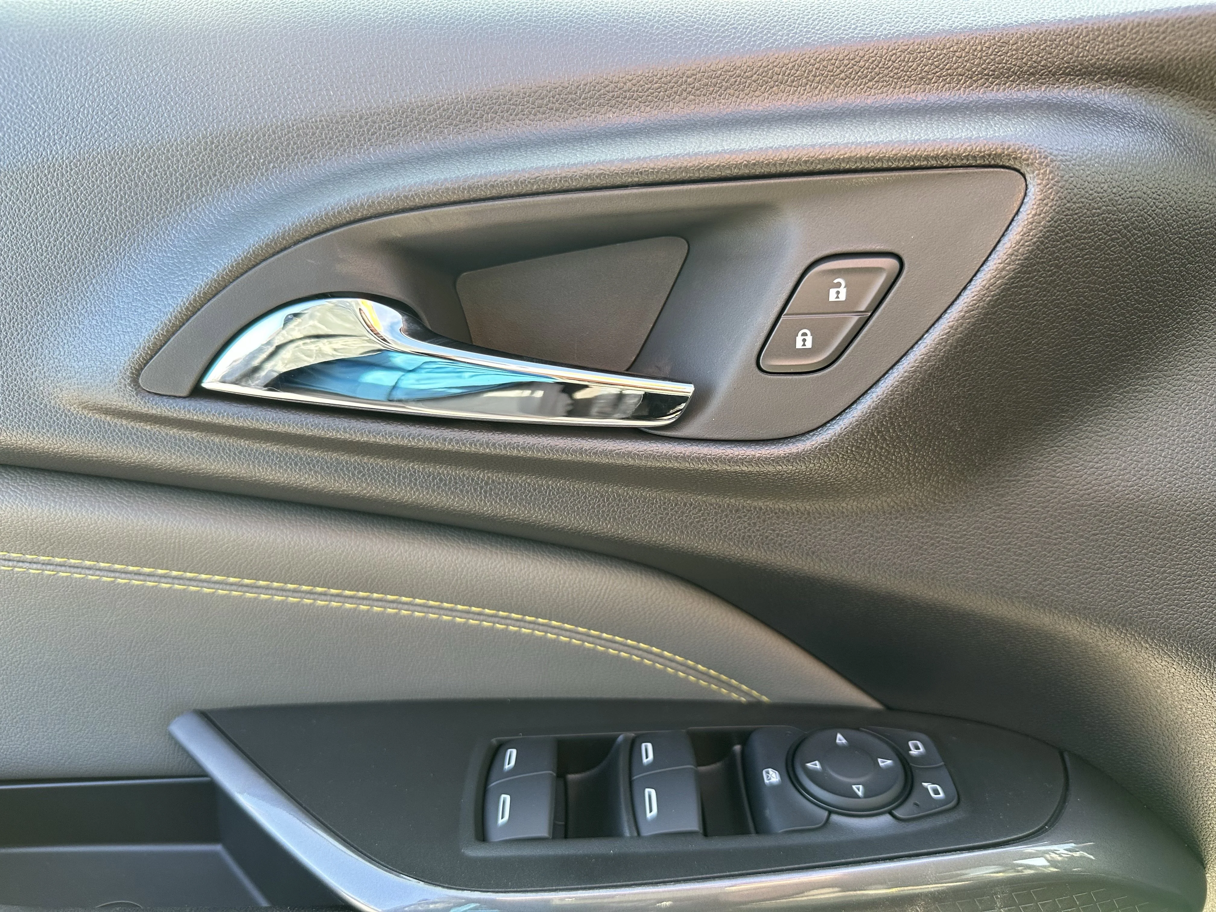 New 2026 Mosaic Black Metallic Chevrolet ACTIV image 9