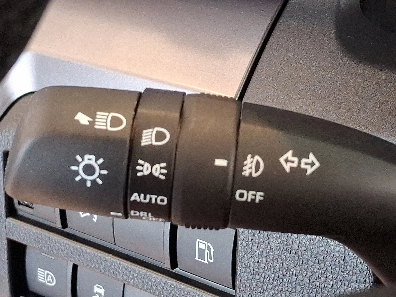Used 2025 Cutting Edge - 1L0 Toyota SR5 image 24