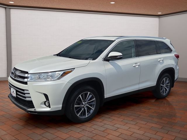 Used 2019 White Toyota XLE image 28