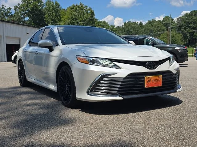 Used 2023 Beige Toyota XLE image 8