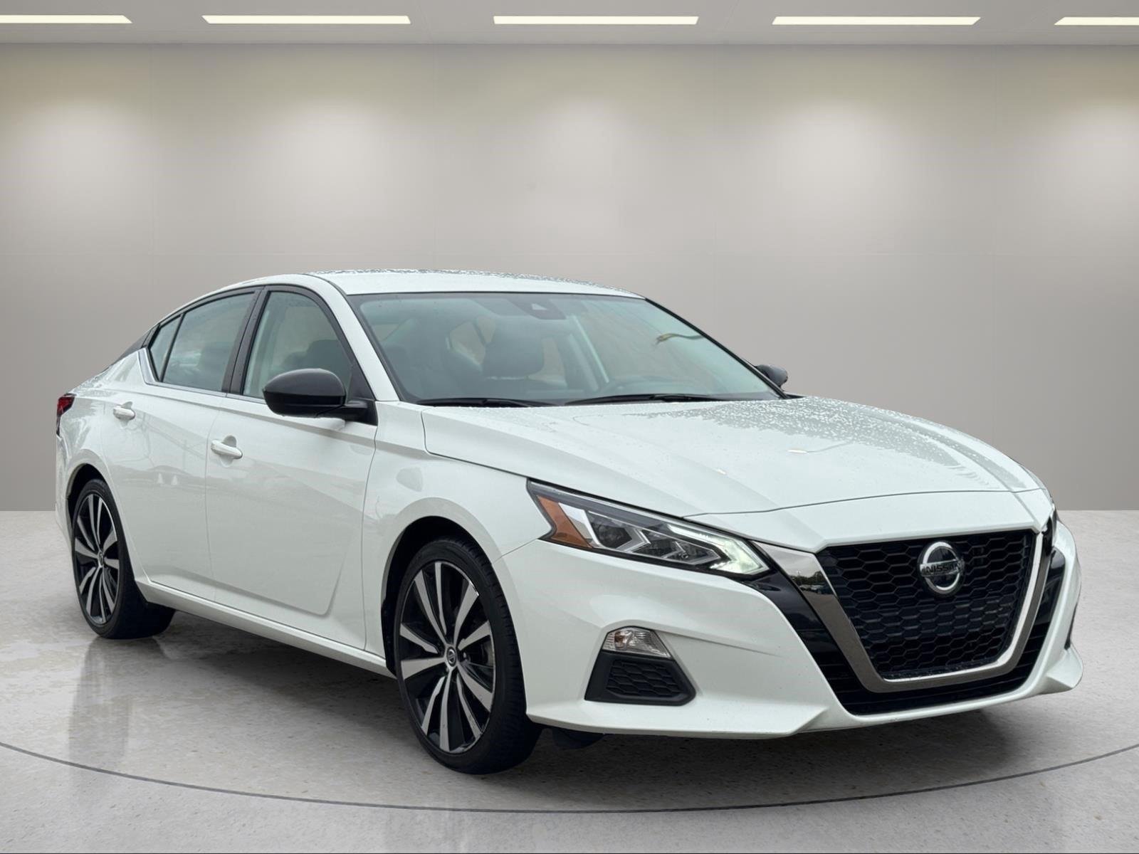 Used 2022 Glacier White Nissan 2.5 SR image 7