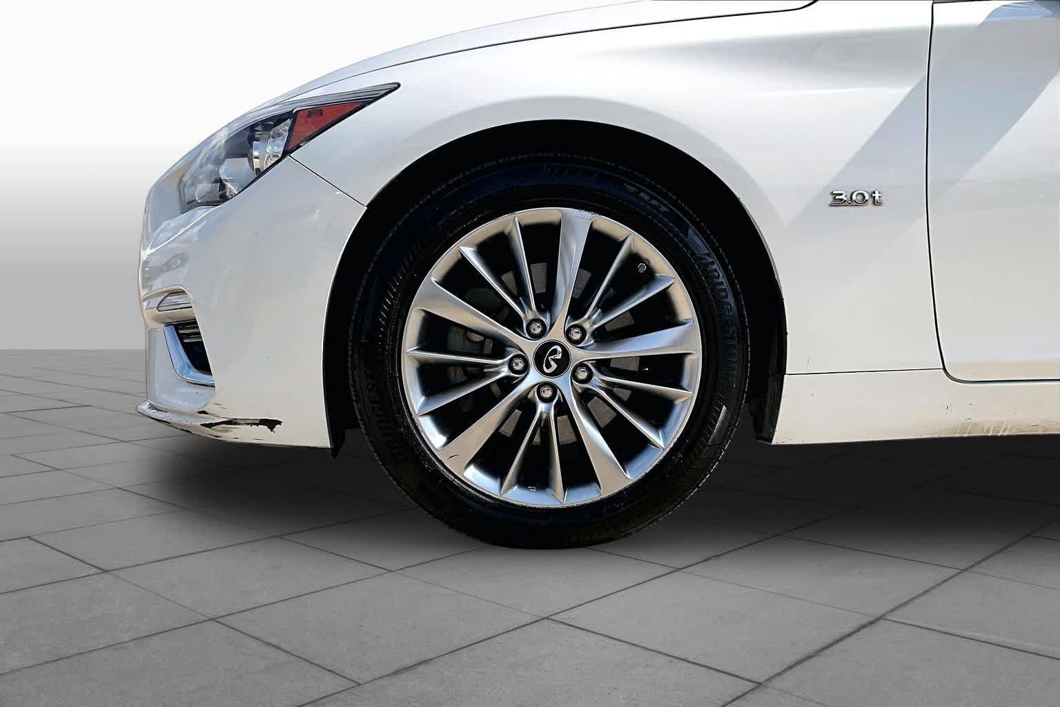 Used 2018 Pure White INFINITI 3.0t LUXE image 11