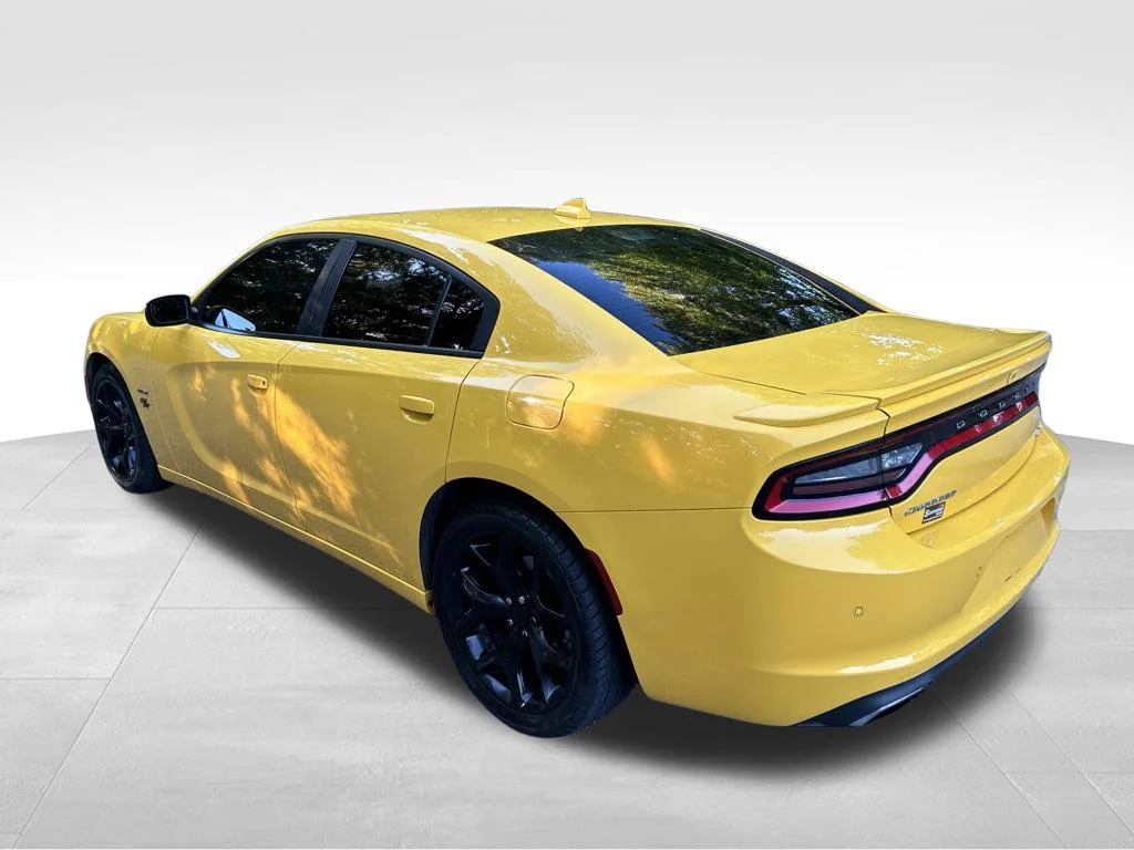 Used 2017 Yellow Dodge R/T image 3