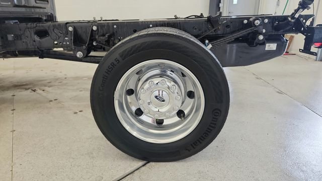 2026 Ford F-550 Super Duty Chassis Cab XLT - Photo 20