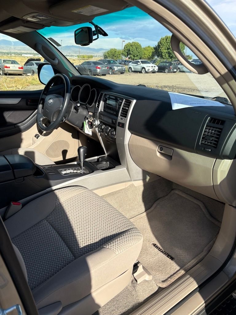 Used 2007 Gold Toyota Sport image 11