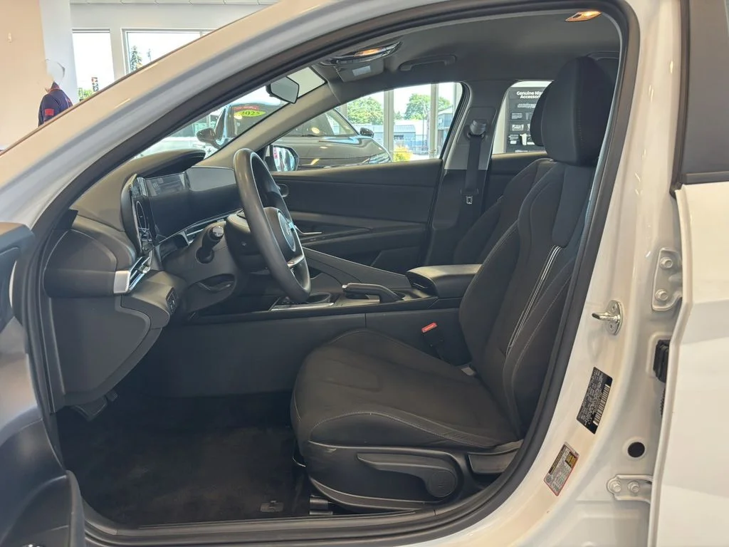 Used 2024 White Hyundai SEL image 13