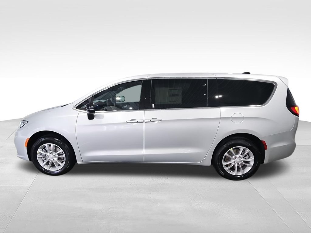 2026 Chrysler Pacifica Select - Photo 5
