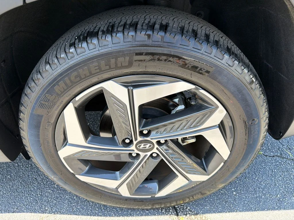 Used 2023 Black Hyundai SEL image 20