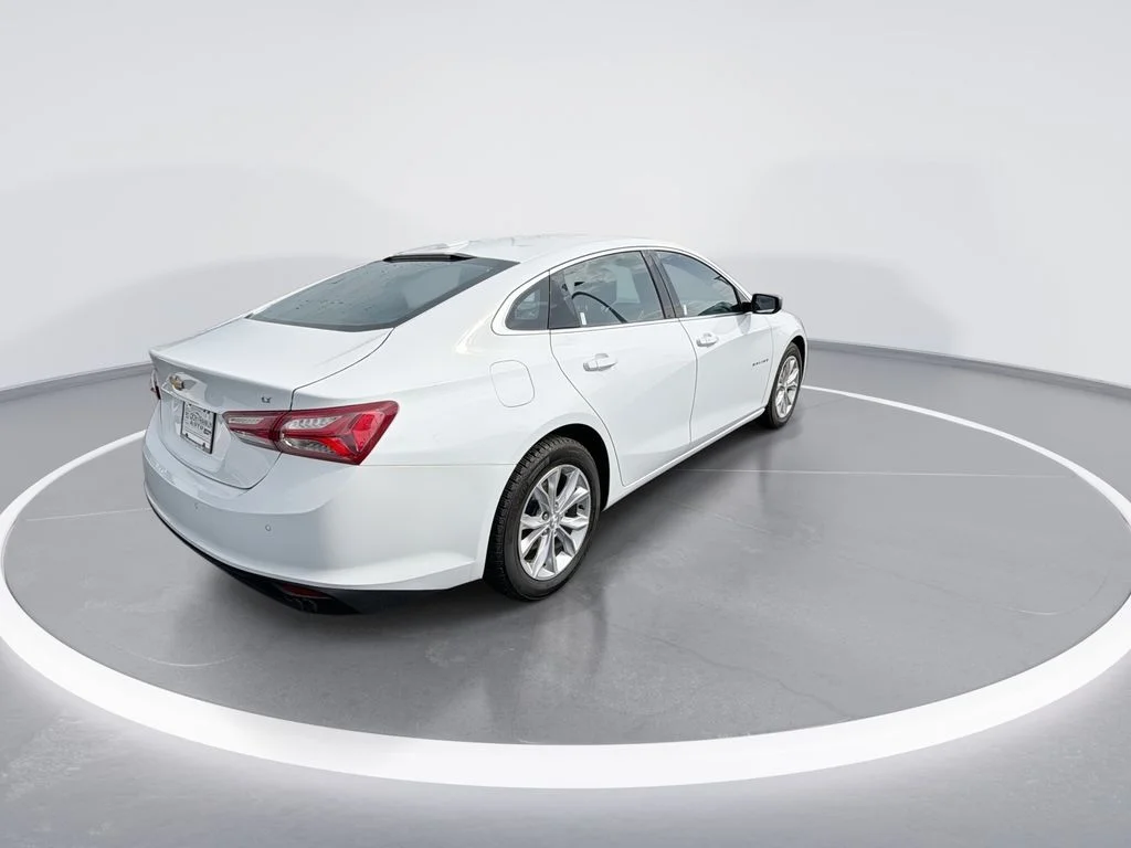 Used 2021 White Chevrolet LT image 8