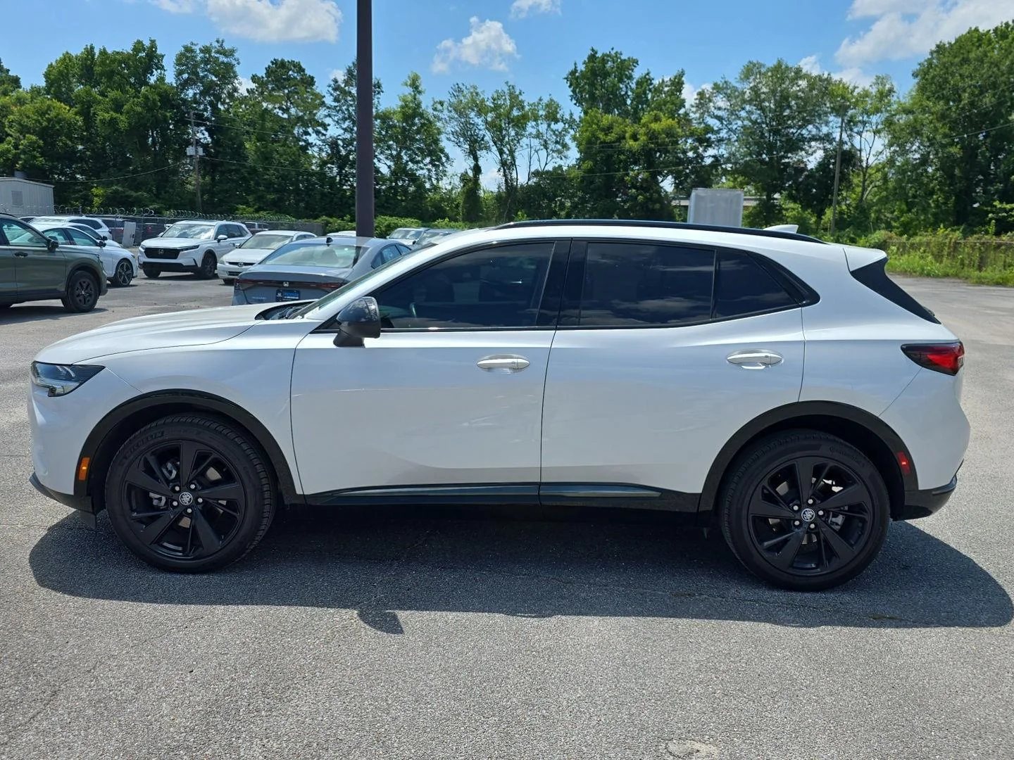 Used 2023 White Frost Tricoat Buick Essence image 10