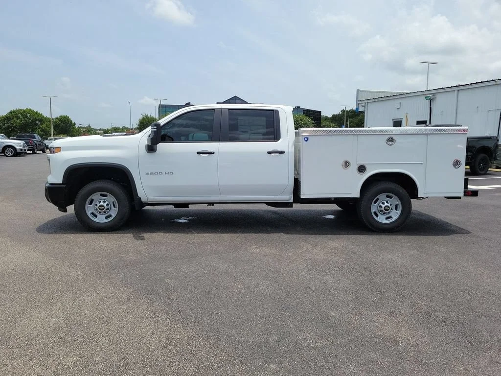 New 2026 Summit White Chevrolet WT image 16