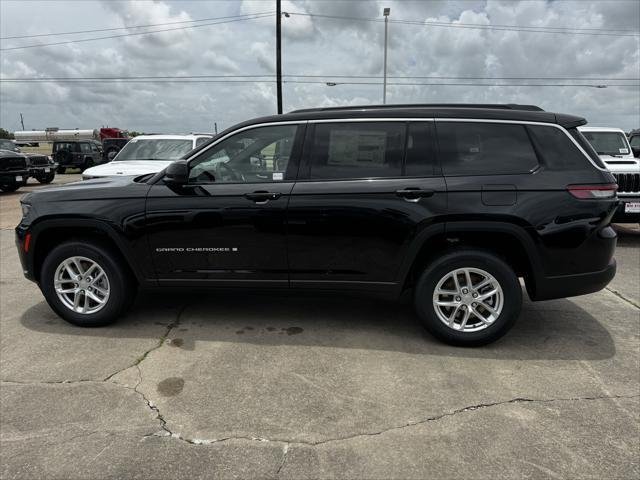New 2026 Diamond Black Crystal Pearl-Coat Exterior Paint Jeep Laredo X image 6