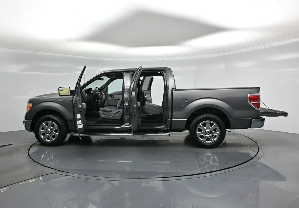 Used 2013 Gray Ford XLT image 30