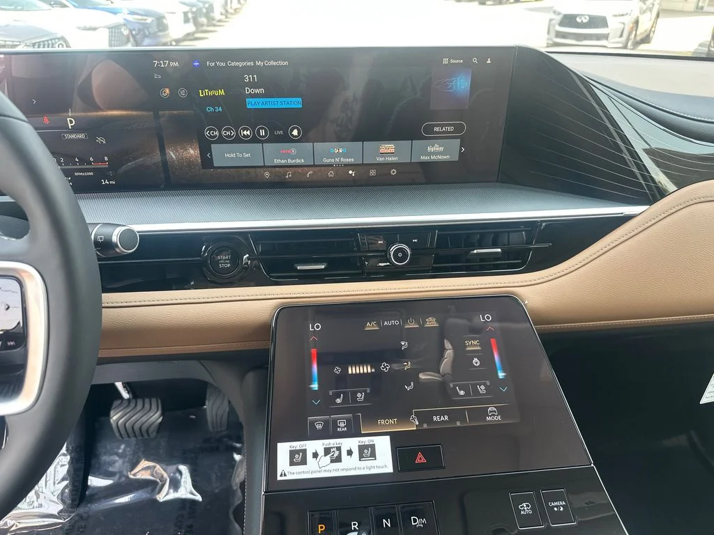 New 2027 RADIANT WHITE INFINITI Luxe 4WD image 24
