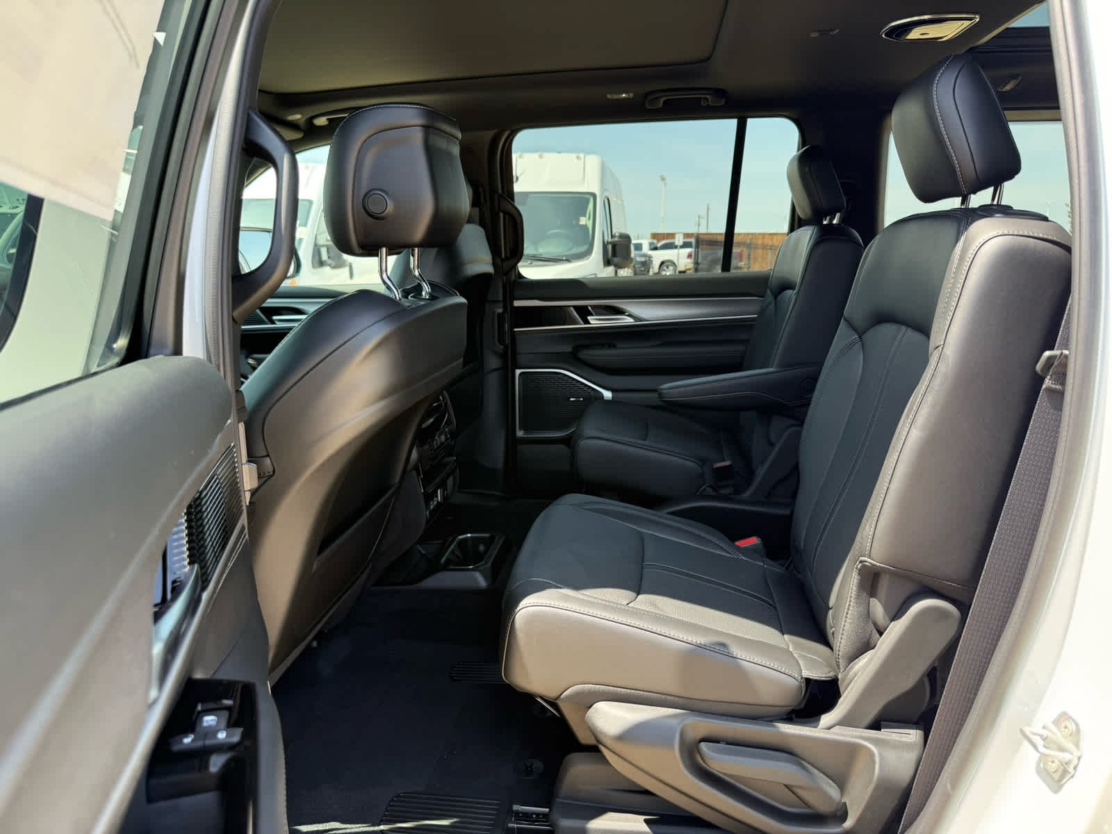 New 2026 Bright White Clearcoat Jeep Upland image 11