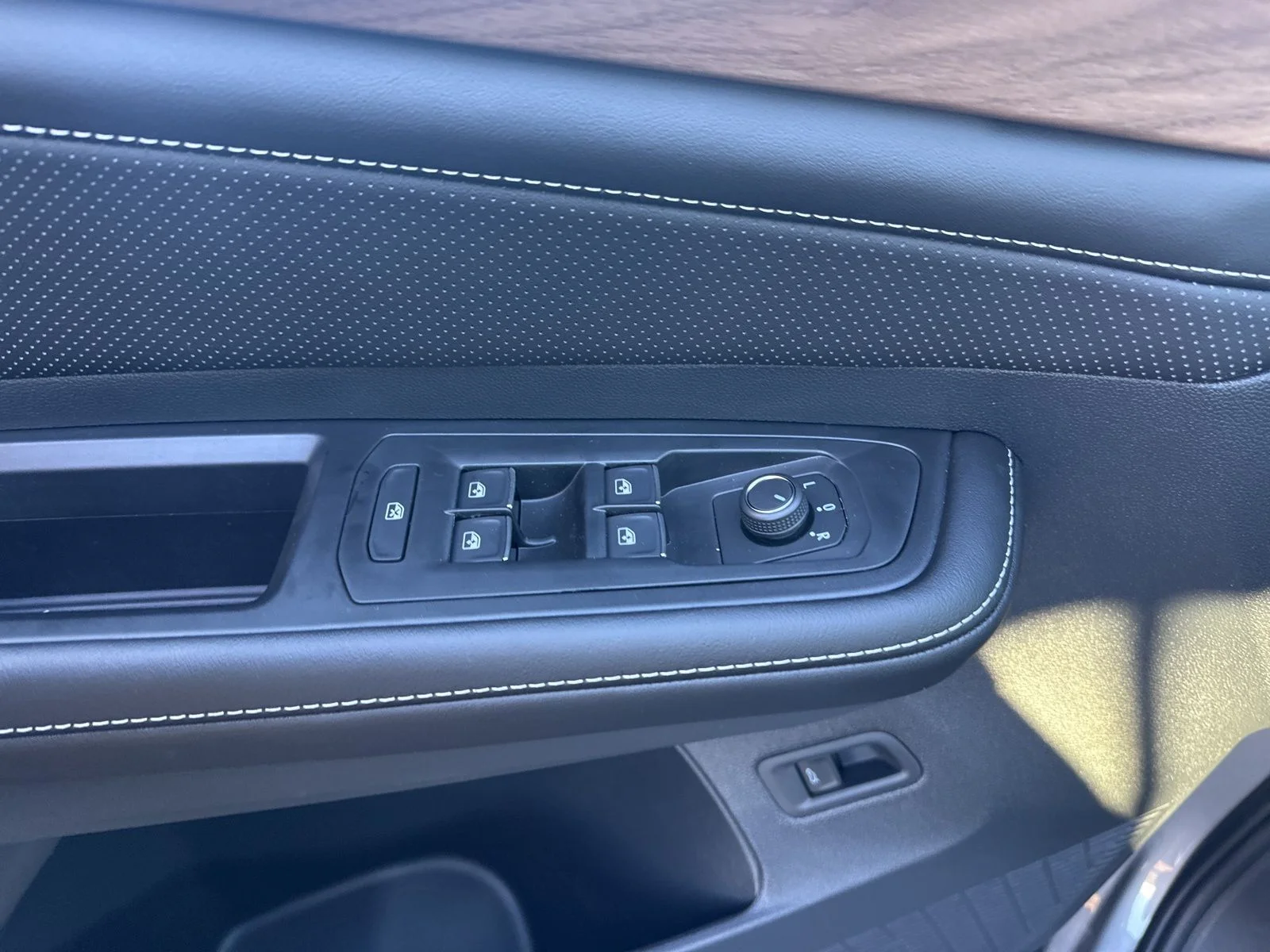 2026 Volkswagen Atlas SE w/Tech - Photo 12